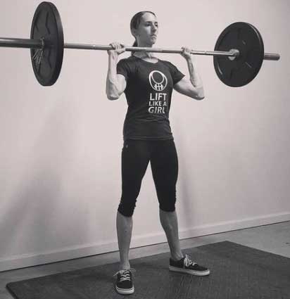 nia shanks lifting barbell